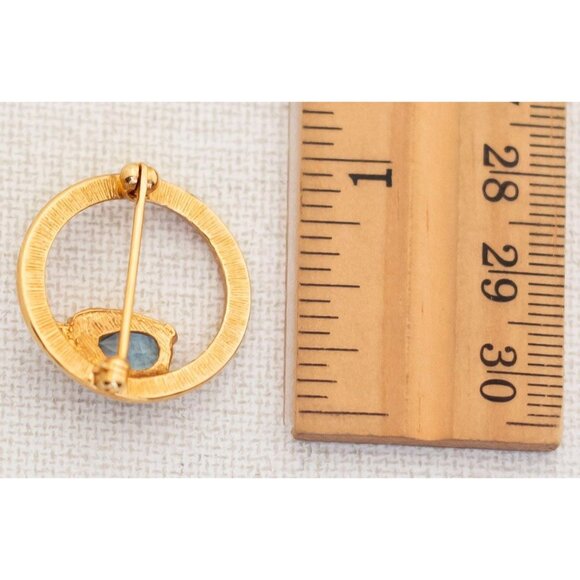 Elegant Vintage Circular Brooch in Gold Tone - A12 - Picture 2 of 2